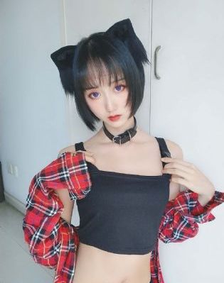 挺进朋友人妻雪白的身体视频_720免费高清观看